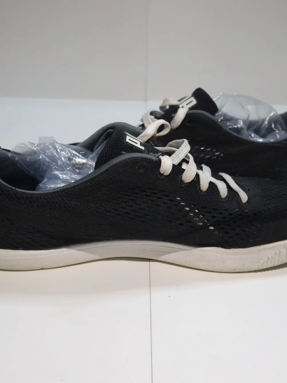 PUMA Women's Black Casual Knit Sneakers with White Soles Size 8 Sportlifestyle